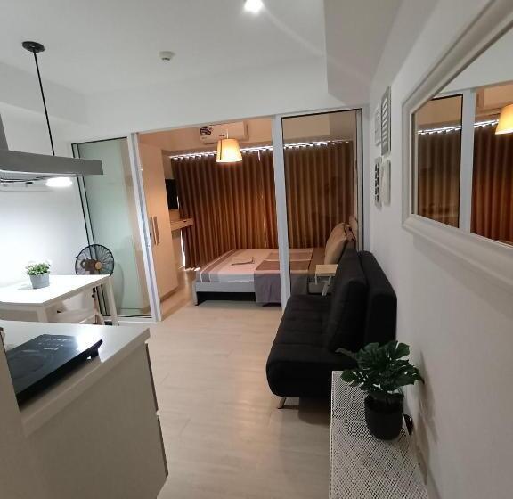 Escritório Estándar, Residences In Azure Condominium Parañaque City Metro Manila
