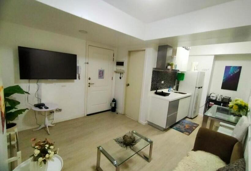 Quarto Familiar Deluxe, Residences In Azure Condominium Parañaque City Metro Manila