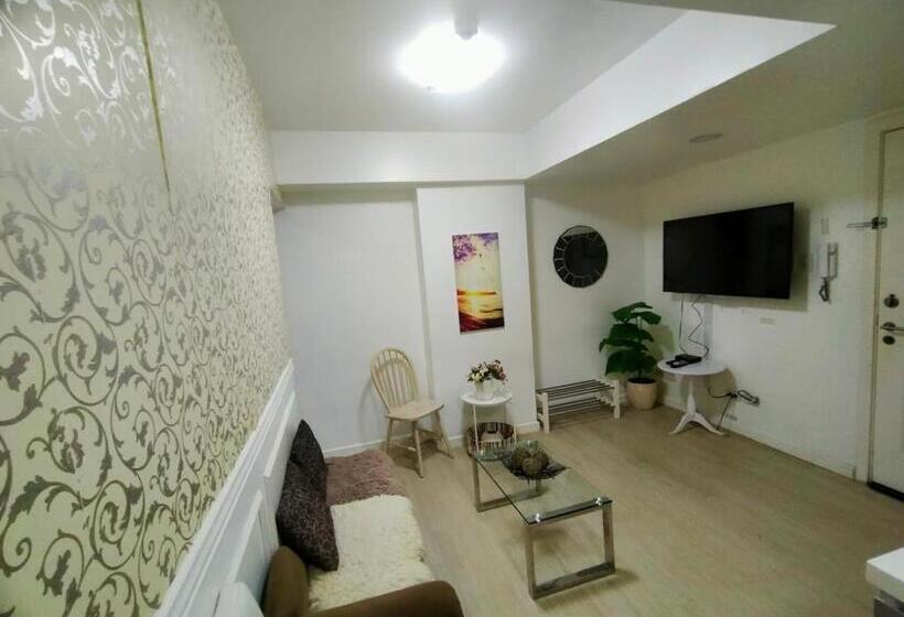 Quarto Familiar Deluxe, Residences In Azure Condominium Parañaque City Metro Manila