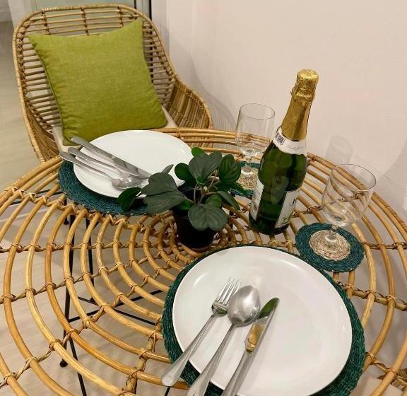 Suíte Júnior com Sacada, Residences In Azure Condominium Parañaque City Metro Manila