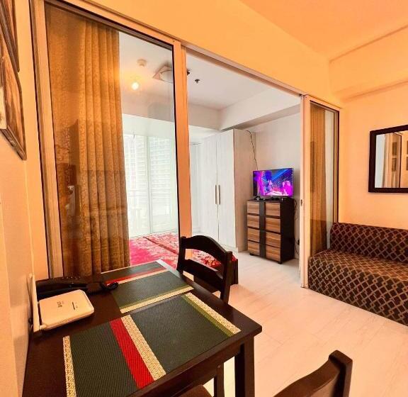 Escritório Estandar Vista Mar, Residences In Azure Condominium Parañaque City Metro Manila