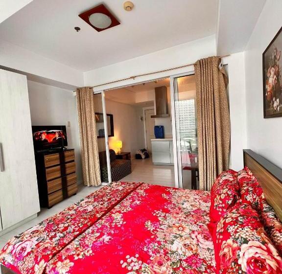 Escritório Estandar Vista Mar, Residences In Azure Condominium Parañaque City Metro Manila