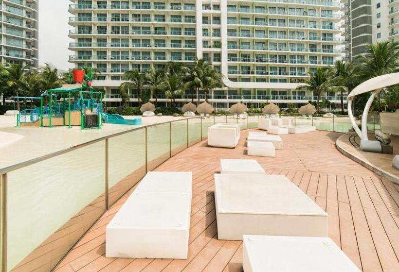 Quarto Deluxe, Residences In Azure Condominium Parañaque City Metro Manila