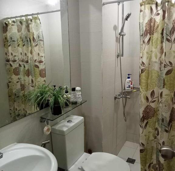 Quarto Familiar, Residences In Azure Condominium Parañaque City Metro Manila