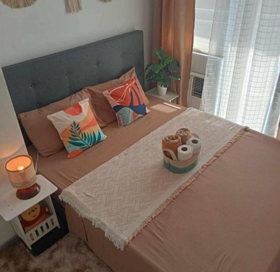 Quarto Familiar, Residences In Azure Condominium Parañaque City Metro Manila
