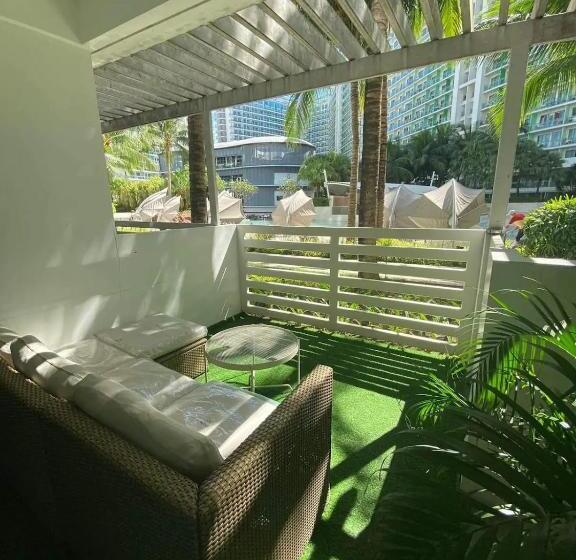 Suíte Júnior, Residences In Azure Condominium Parañaque City Metro Manila