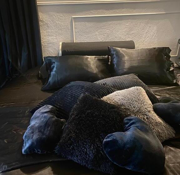 سوئیت با وان آب گرم, Le Suites Supreme