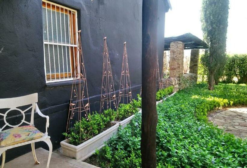 Номер Стандарт Вид на Сад, Black Cottage