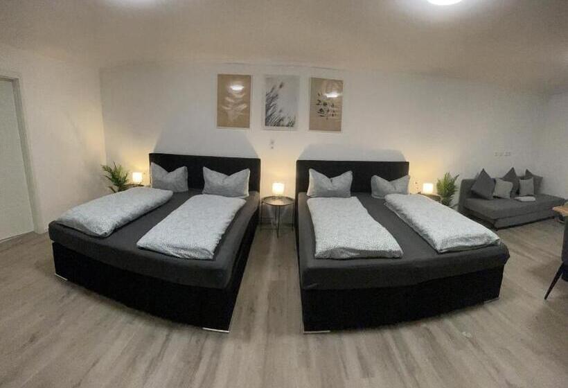 Студия Стандарт, Giulias Budget Haus