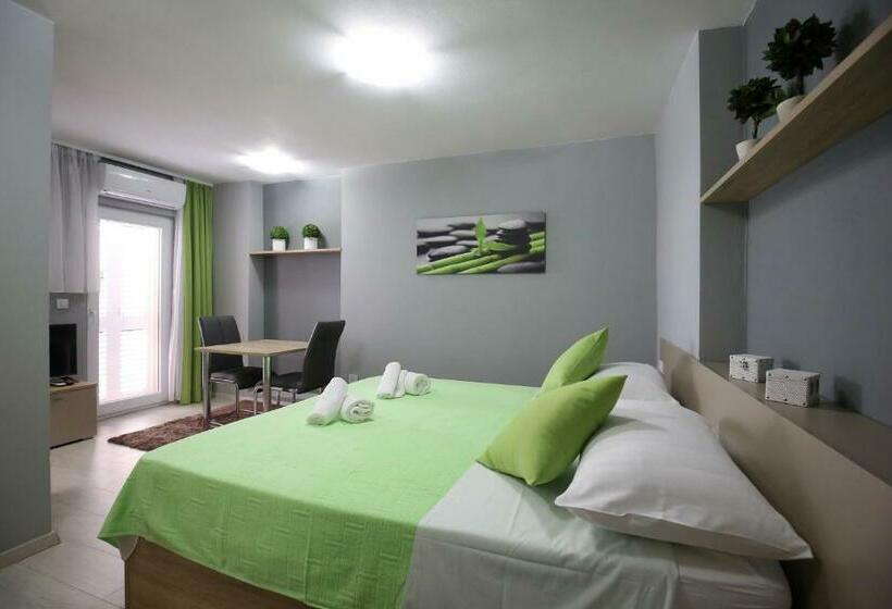 Апартаменты 1 Спальня с Балконом, Apartments And Rooms With Wifi Zadar   14528