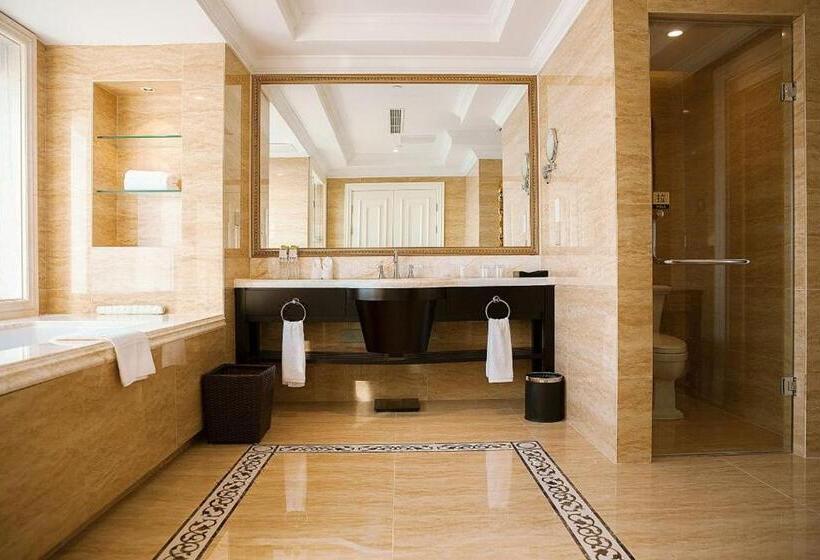 Люкс Кровать Кинг, Qingdao Jinshi International