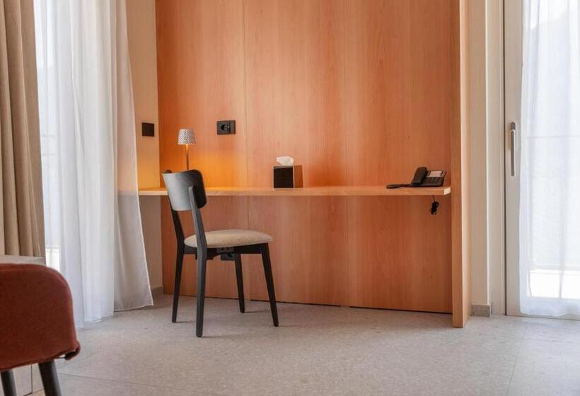 Suite with lake view, Llac Living Nature