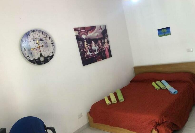 标准间带阳台, Monolocaleoptional  C I R C E   Ragusa Centro Corso Italia