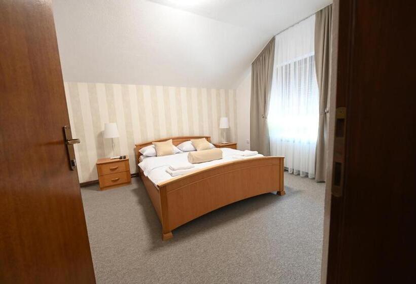 חדר סטנדרט עם מרפסת, Sobe   Rooms Drvorez