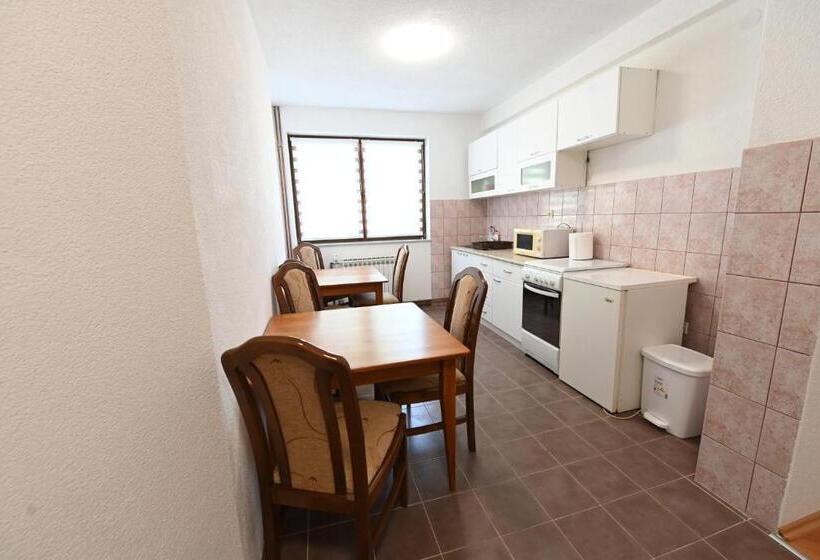חדר בסיסי לשלושה, Sobe   Rooms Drvorez