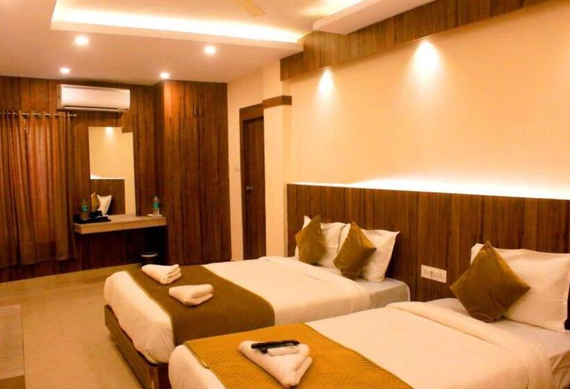 标准三人间, Sakura Inn