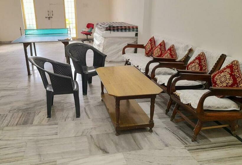 家庭间, Kanak Home Stay