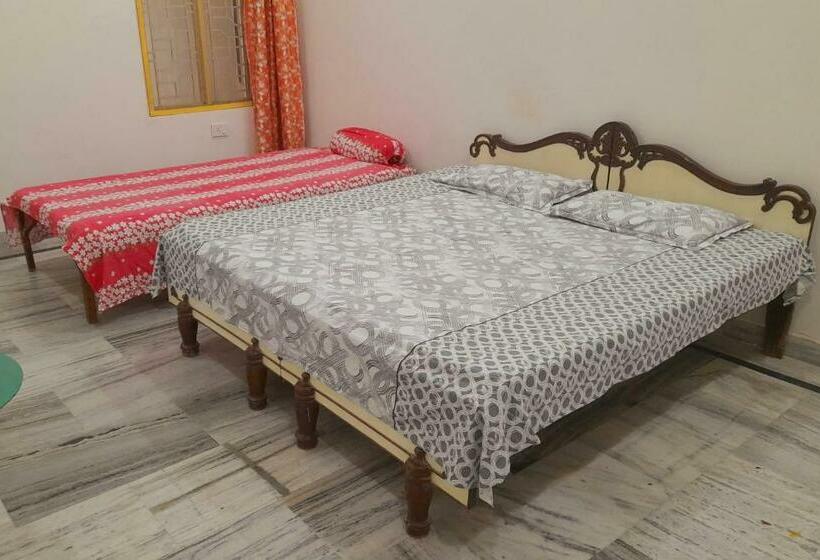 Quarto Familiar, Kanak Home Stay