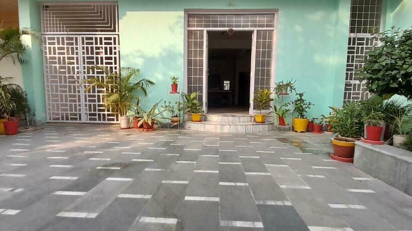 家庭间, Kanak Home Stay