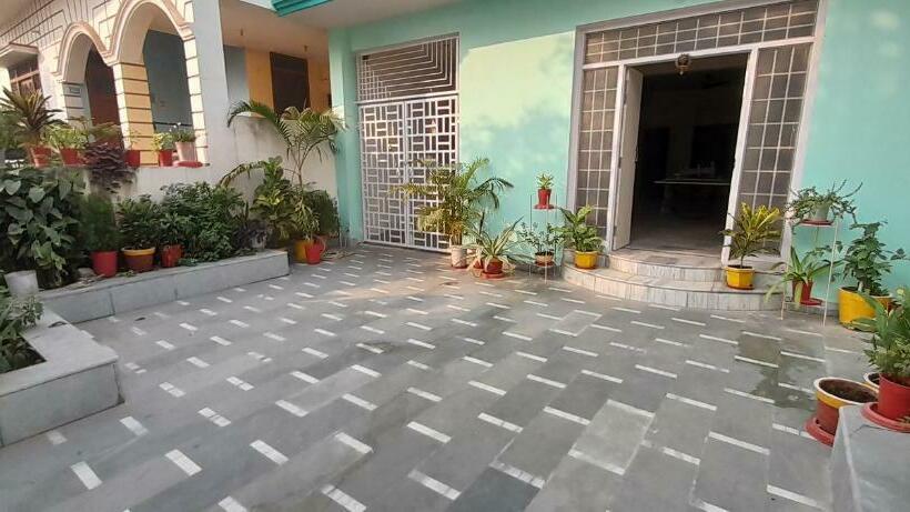 Quarto Familiar, Kanak Home Stay