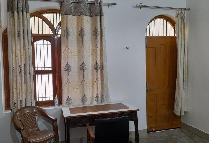 家庭间, Kanak Home Stay