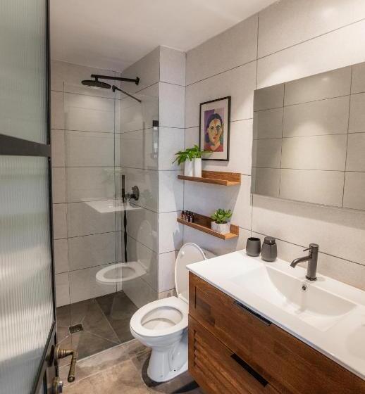 דירת חדר, Deblox Living   Alhambra Apartments