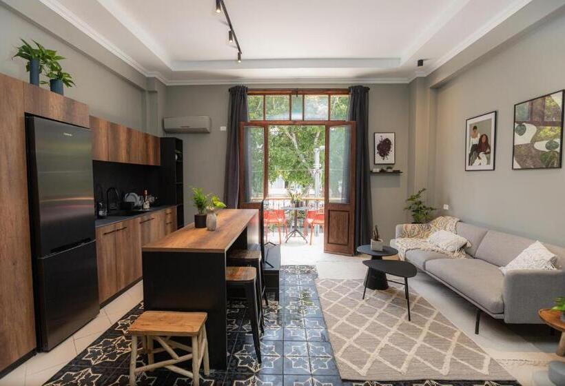 דירת חדר, Deblox Living   Alhambra Apartments