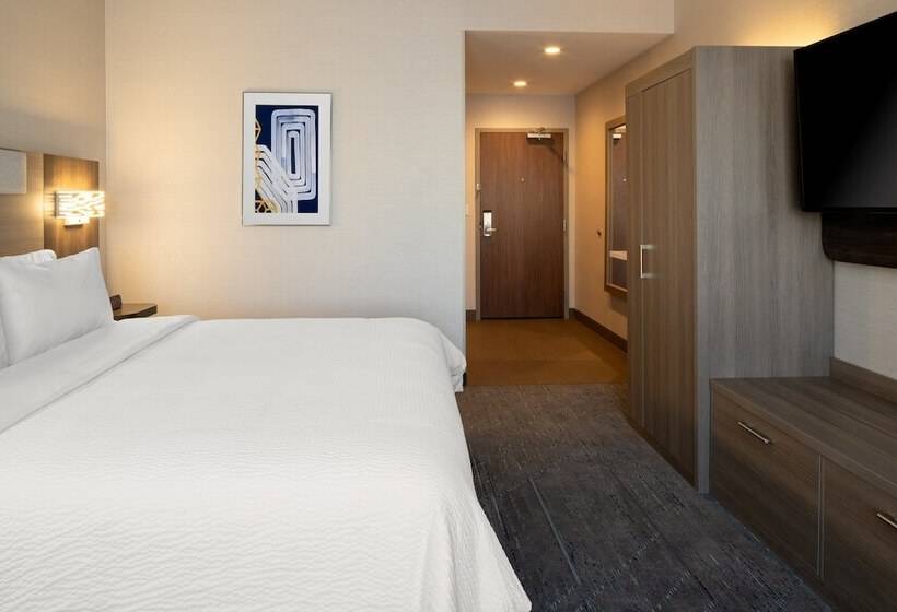 스위트, Holiday Inn Express & Suites   Hollister, An Ihg