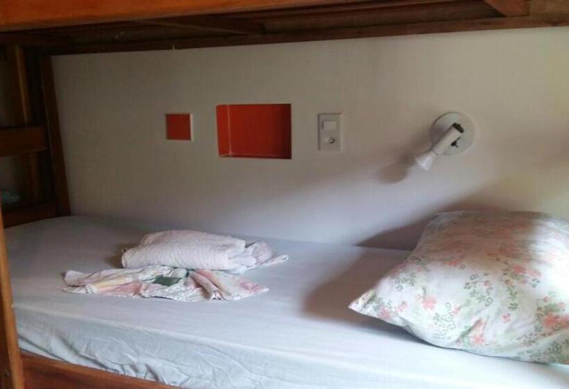 ルームシェアのワンベッド, Papagaio Hostel & Pousada
