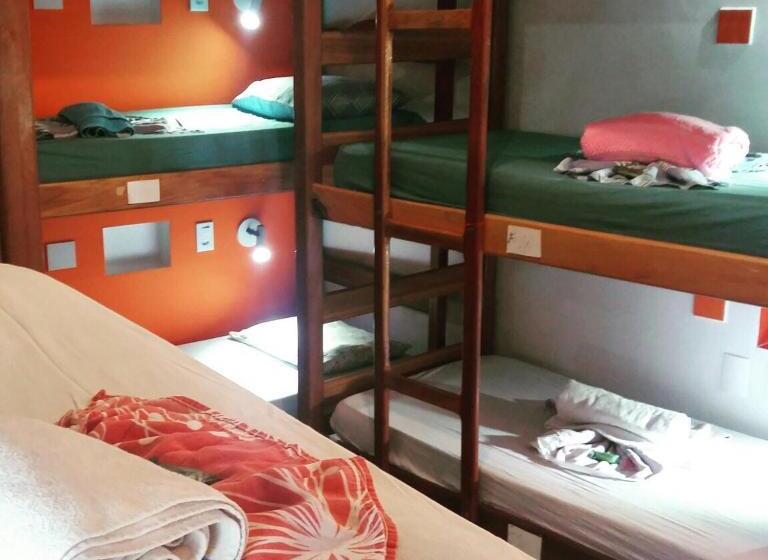 ルームシェアのワンベッド, Papagaio Hostel & Pousada