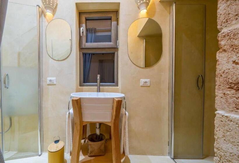 Family Suite, Corte Janca