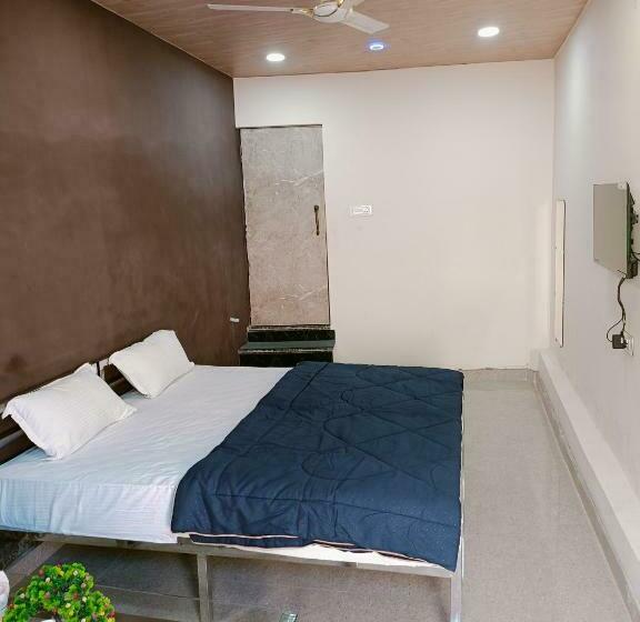 Номер Deluxe, Royal Inn