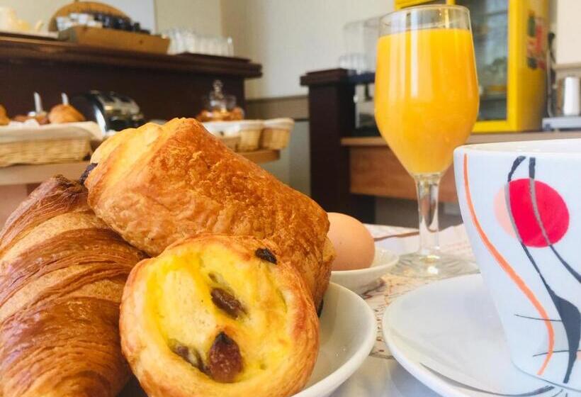 Номер Стандарт, Contact Hôtel Foch