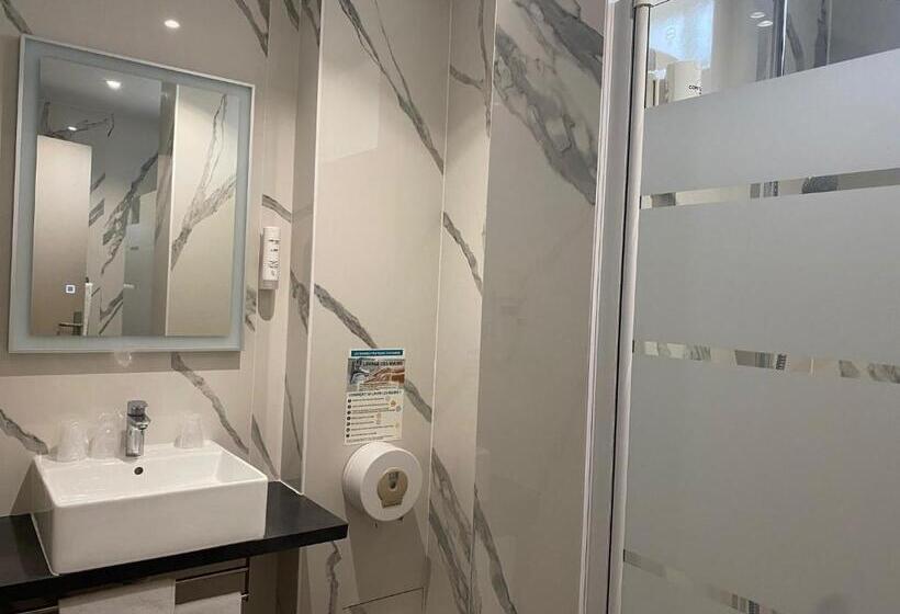 Семейный Номер, Contact Hôtel Foch