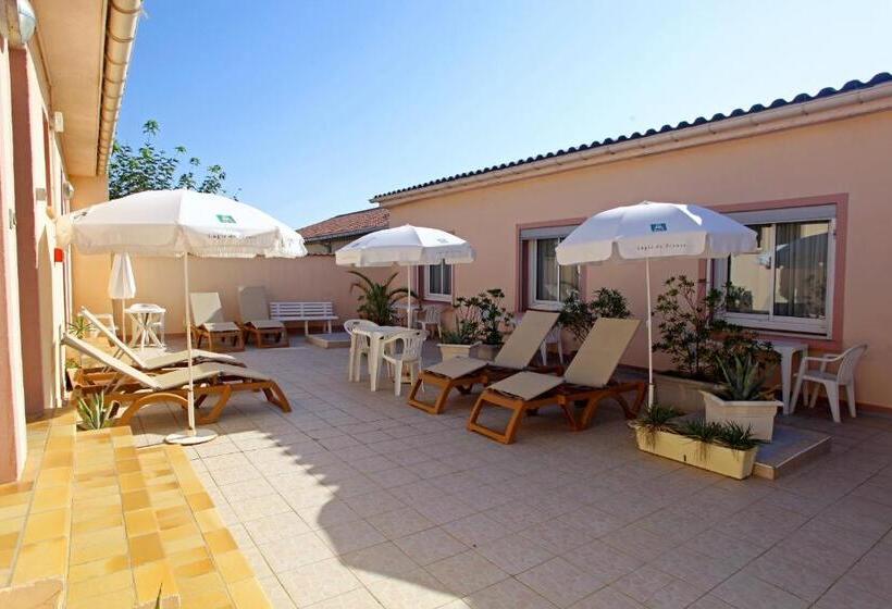 Кровать в Общей Комнате, Logis Hotel Restaurant Le Mirador