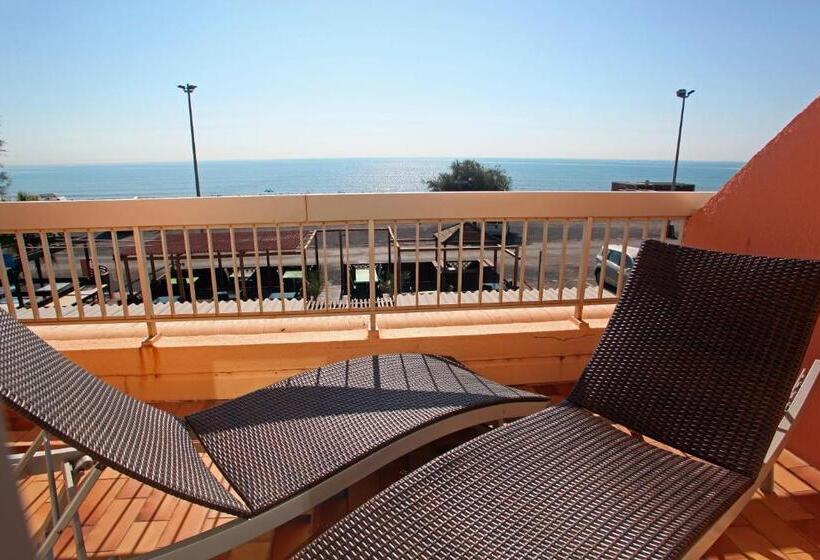 Номер Superior Вид на Море, Logis Hotel Restaurant Le Mirador