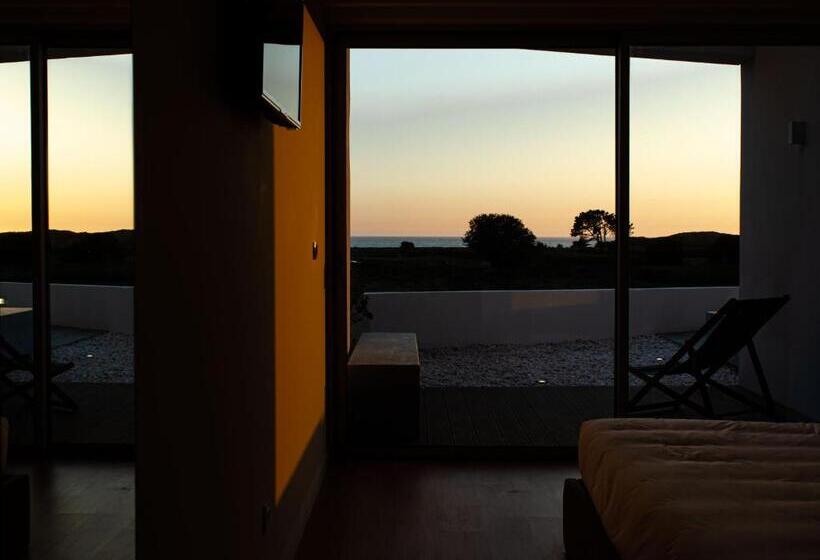 اتاق لوکس با بالکن و چشم‌انداز دریا, Marinhas Bed & Breakfast