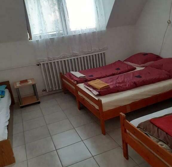 Семейный Номер, Kéktúrás Tóra Nyíló Privát Bérlemény