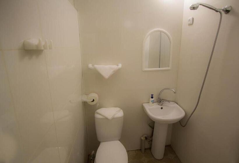 Quarto Triplo Estandar, Meidani Guest House