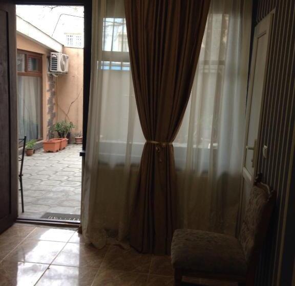 Quarto Estandar, Meidani Guest House
