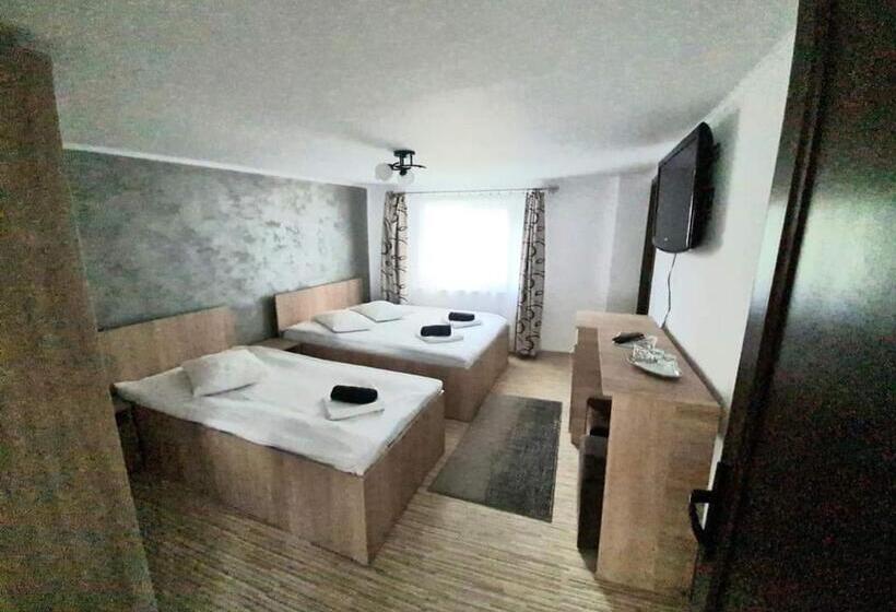 اتاق کلاسیک سه تخته, Casa Ostrov