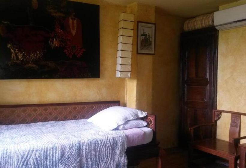 Номер Стандарт Вид на Сад, Chambre D Hote Le Theron
