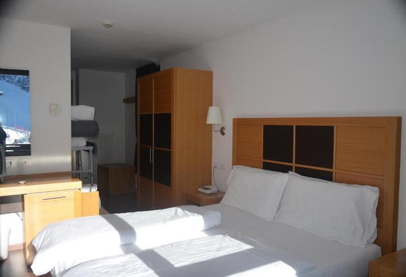 Standard Quadruple Room with Bunk Beds, Dolomiti Chalet