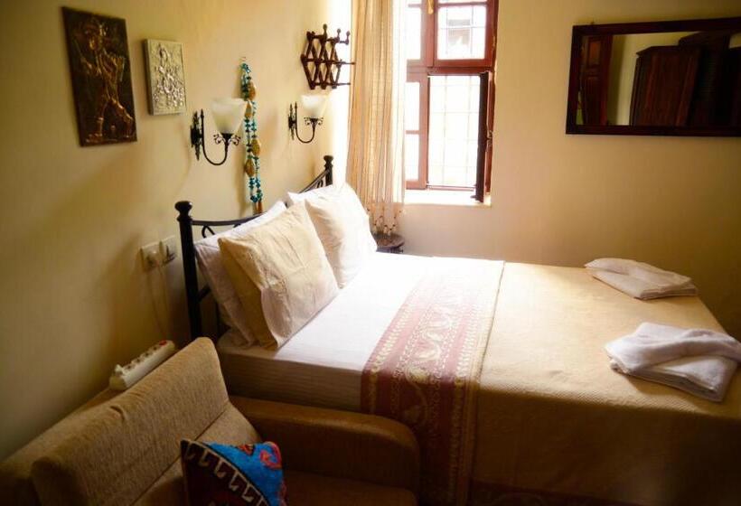 Номер Стандарт, Cunda Zehra Teyzenin Evi