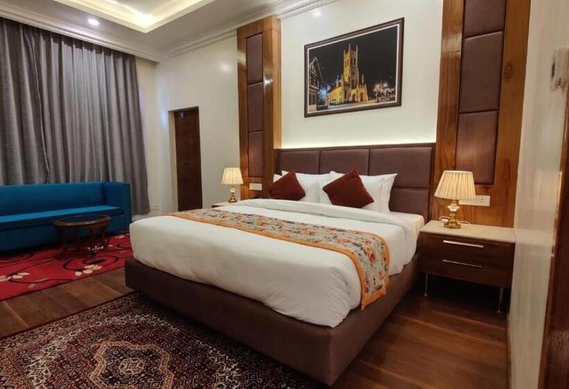 수피리어 룸, Woodville Palace