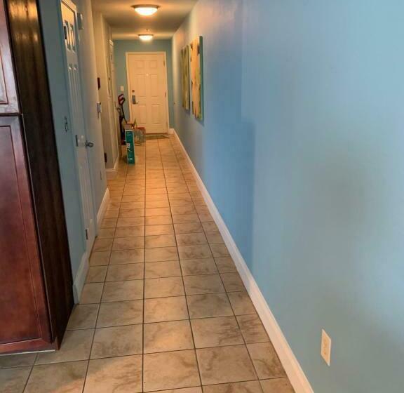 Семейный Номер, 1717 Laketown Wharf 1 King Bedroom, 2 Bath