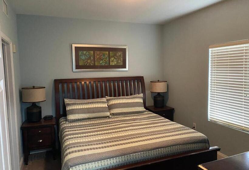 Семейный Номер, 1717 Laketown Wharf 1 King Bedroom, 2 Bath