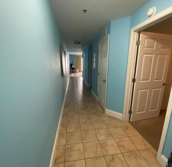 Семейный Номер, 1717 Laketown Wharf 1 King Bedroom, 2 Bath