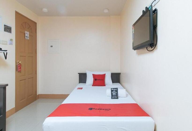스탠다드 트리플 룸, Reddoorz At Isabelita Hotel Tuguegarao City