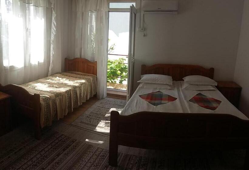 Стандартный внешний трехместный номер с ванной комнатой, Vila Casacarp